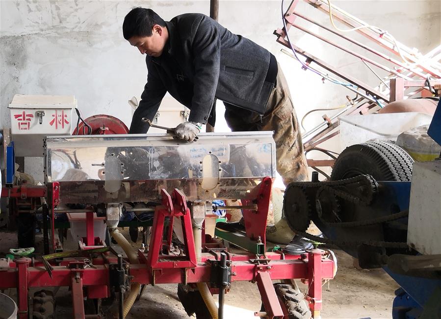 （在習(xí)近平新時(shí)代中國特色社會(huì)主義思想指引下&mdash;&mdash;新時(shí)代新作為新篇章&middot;習(xí)近平總書記關(guān)切事&middot;圖文互動(dòng)）（3）為農(nóng)田注入硬核生產(chǎn)力&mdash;&mdash;一些地方春耕中農(nóng)業(yè)科技創(chuàng)新掃描