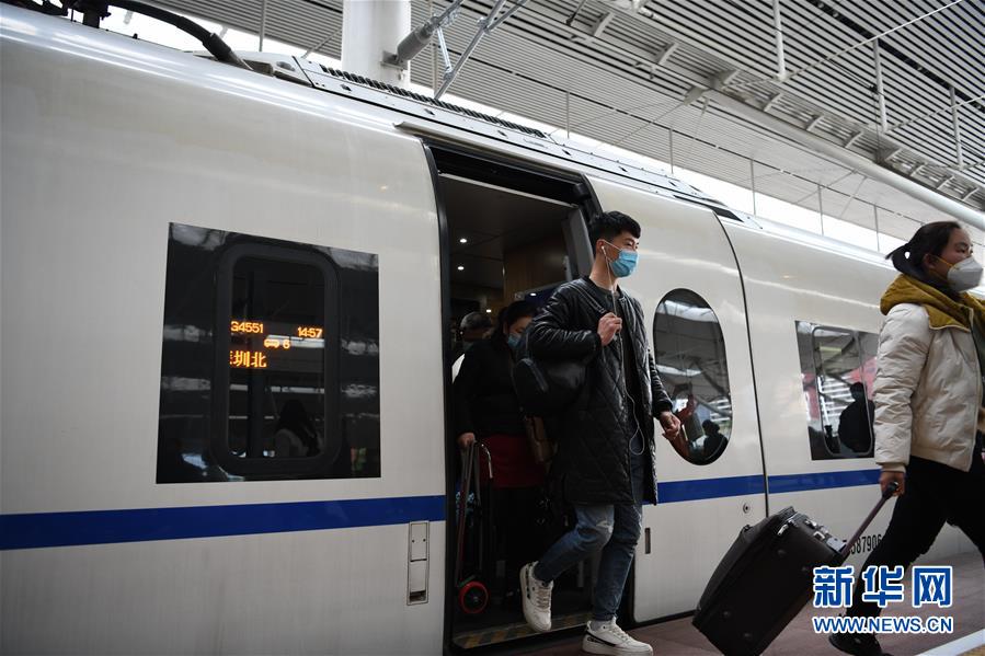 （新華全媒頭條&middot;圖文互動）（10）暢通復(fù)工復(fù)產(chǎn)&ldquo;生命線&rdquo;&mdash;&mdash;全國恢復(fù)正常交通運(yùn)輸秩序