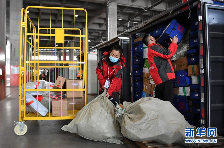 （新華全媒頭條&middot;圖文互動）（11）暢通復(fù)工復(fù)產(chǎn)&ldquo;生命線&rdquo;&mdash;&mdash;全國恢復(fù)正常交通運(yùn)輸秩序