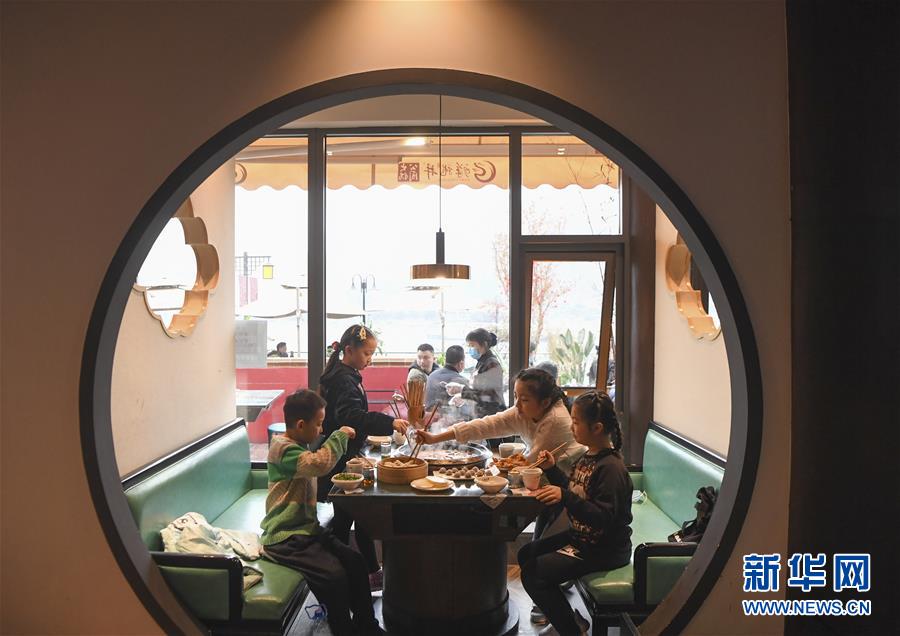 （聚焦復(fù)工復(fù)產(chǎn)&middot;圖文互動(dòng)）（2）重慶兩江又飄火鍋香