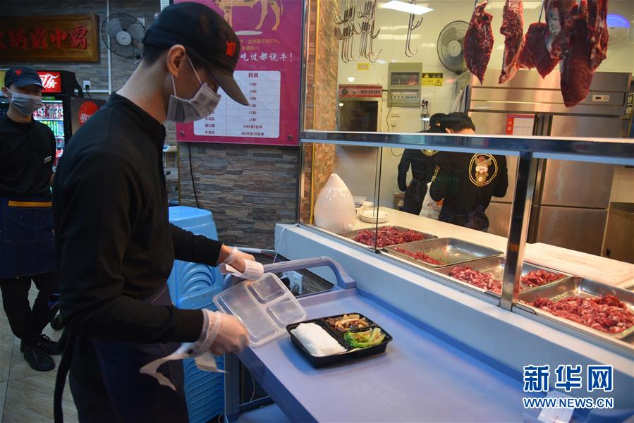 （聚焦復工復產(chǎn)&middot;圖文互動）（3）觸網(wǎng)接單、開發(fā)簡餐、直播賣貨&mdash;&mdash;餐企換招自救