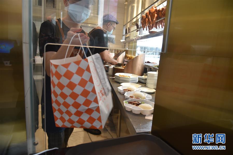 （聚焦復工復產(chǎn)&middot;圖文互動）（4）觸網(wǎng)接單、開發(fā)簡餐、直播賣貨&mdash;&mdash;餐企換招自救