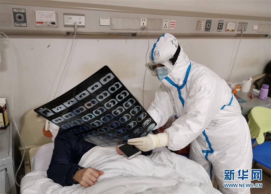 （一線抗疫群英譜&middot;圖文互動）（2）敬患如親　暗香如梅&mdash;&mdash;記火神山醫(yī)院醫(yī)生敬梅