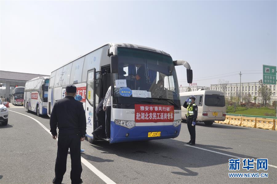 （中國(guó)經(jīng)濟(jì)新觀察&middot;圖文互動(dòng)）（1）超1億農(nóng)民工返崗！&mdash;&mdash;穩(wěn)就業(yè)硬舉措助外來(lái)務(wù)工人員&ldquo;有活干&rdquo;&ldquo;有錢(qián)賺&rdquo;