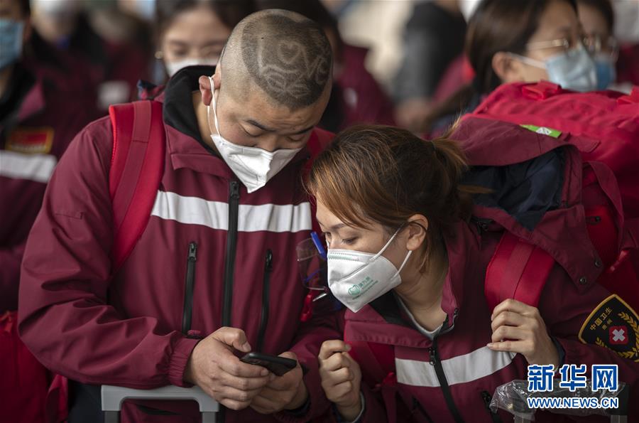（新華全媒頭條&middot;圖文互動）（9）最美逆行者，武漢永遠記得你！&mdash;&mdash;首批援鄂醫(yī)療隊返程紀實