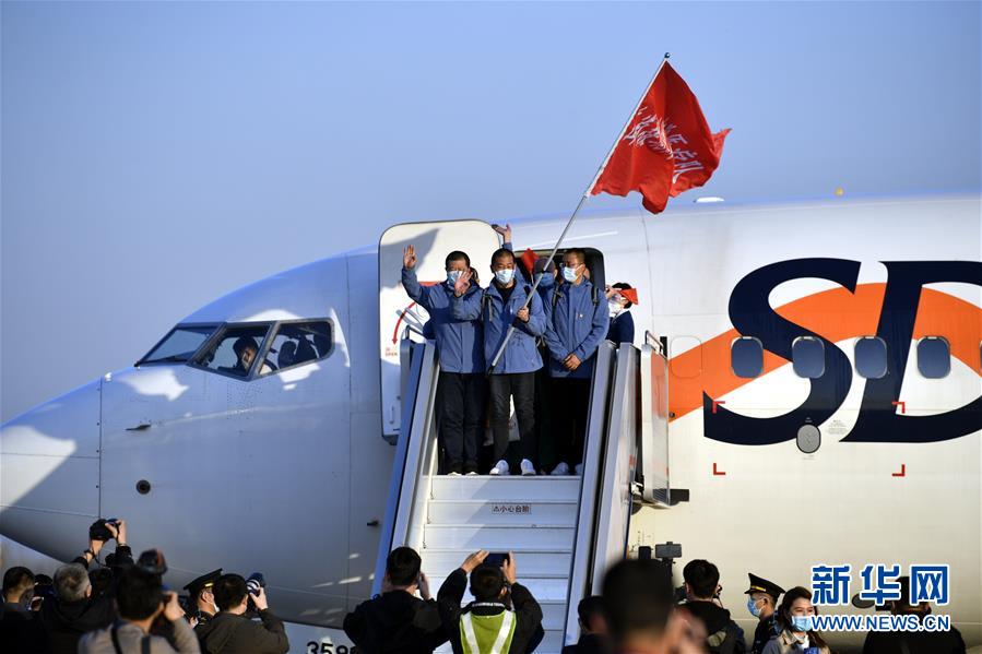 （新華全媒頭條&middot;圖文互動）（16）最美逆行者，武漢永遠記得你！&mdash;&mdash;首批援鄂醫(yī)療隊返程紀實