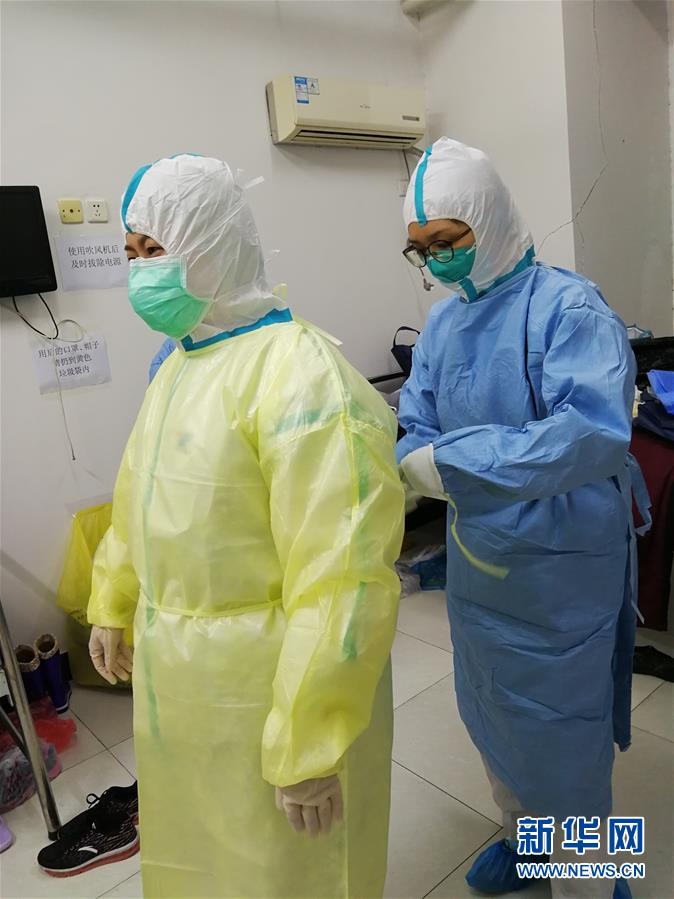 （一線抗疫群英譜&middot;圖文互動）（1）在武漢，我為白衣戰(zhàn)士&ldquo;鑄起鎧甲&rdquo;&mdash;&mdash;記天津市腫瘤醫(yī)院醫(yī)師路佳