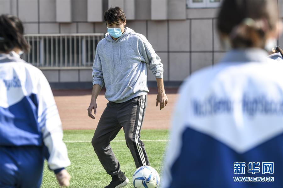 （圖文互動(dòng)）（1）&ldquo;早&rdquo;安同學(xué)，&ldquo;早&rdquo;安老師！&mdash;&mdash;新疆初高中畢業(yè)班復(fù)課一周回訪見聞