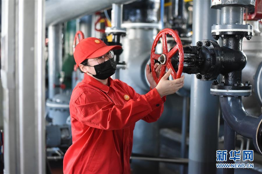 (圖文互動)(4)在戰(zhàn)“疫”中“加油打氣”——大慶油田復(fù)工復(fù)產(chǎn)見聞