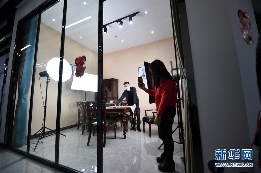 （聚焦復(fù)工復(fù)產(chǎn)&middot;圖文互動）（7）記者手記：戰(zhàn)&ldquo;疫&rdquo;中增長，這些企業(yè)做對了什么？