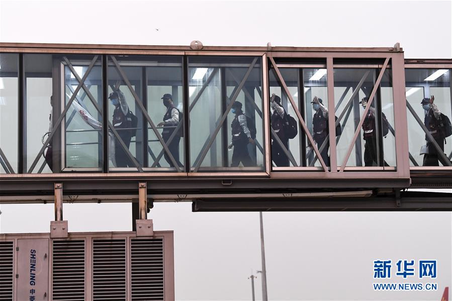 (聚焦疫情防控)(2)中國向柬埔寨派遣抗疫醫(yī)療專家組