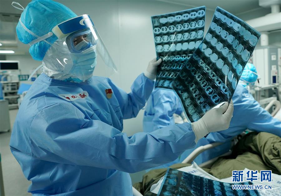 （新華全媒頭條&middot;圖文互動(dòng)）（6）和時(shí)間拼速度 與死神搶生命&mdash;&mdash;火神山醫(yī)院重癥醫(yī)學(xué)一科里的&ldquo;生死戰(zhàn)&rdquo; 