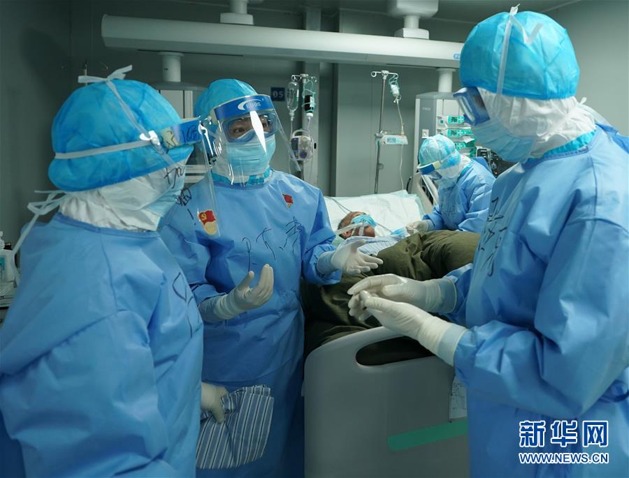 （新華全媒頭條&middot;圖文互動(dòng)）（7）和時(shí)間拼速度 與死神搶生命&mdash;&mdash;火神山醫(yī)院重癥醫(yī)學(xué)一科里的&ldquo;生死戰(zhàn)&rdquo; 