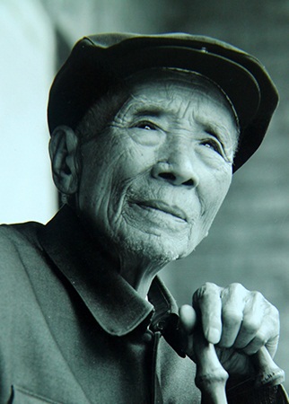 (為了民族復(fù)興·英雄烈士譜·圖文互動)楊善洲:“草鞋書記”筑起綠色豐碑