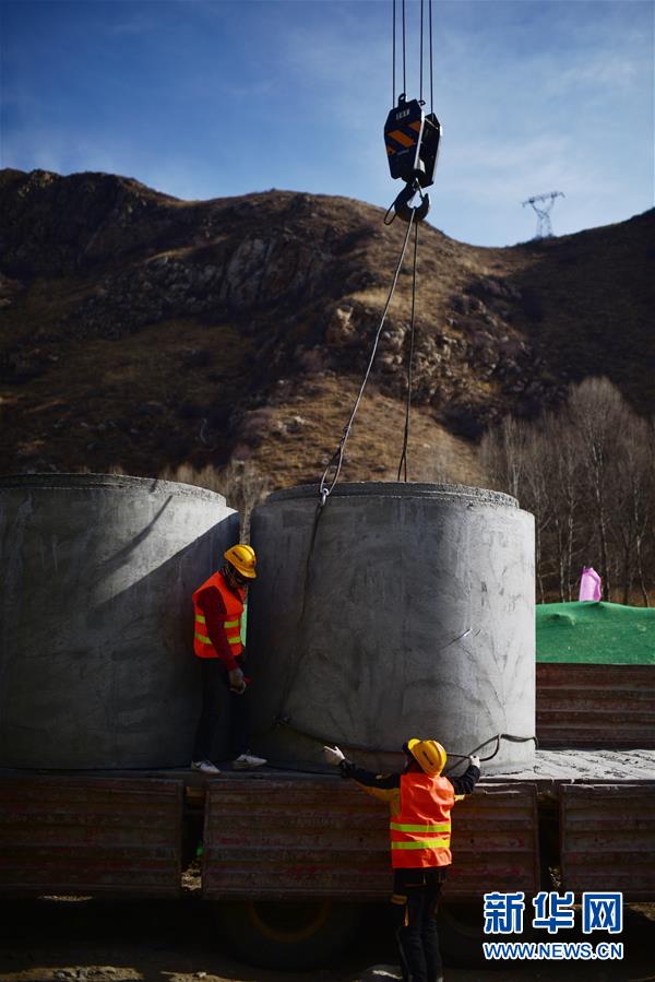 （中國經(jīng)濟(jì)新觀察&middot;圖文互動(dòng)）（4）重大投資項(xiàng)目開復(fù)工提速 吹響中國經(jīng)濟(jì)復(fù)蘇&ldquo;沖鋒號&rdquo;