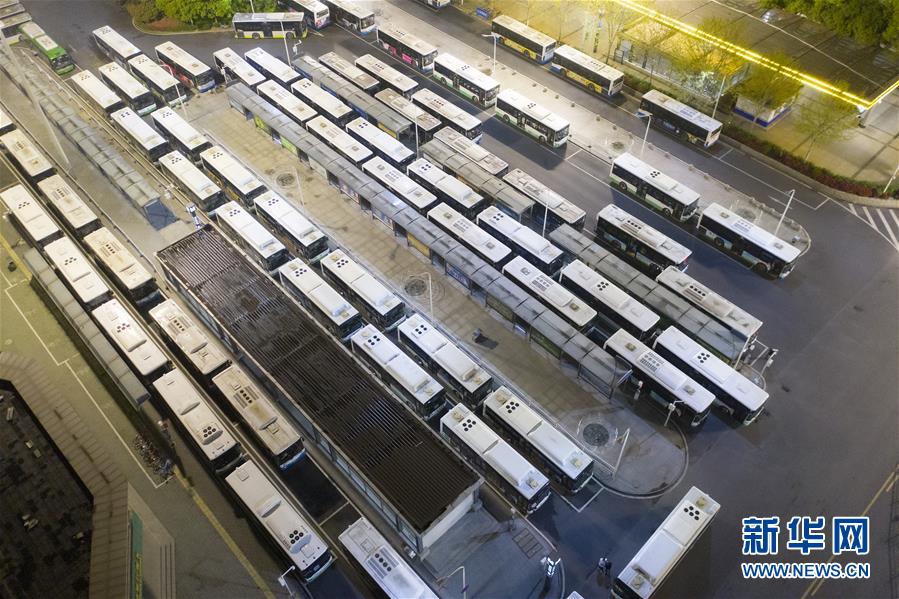 (聚焦疫情防控)(8)武漢市部分公交車恢復(fù)開(kāi)行