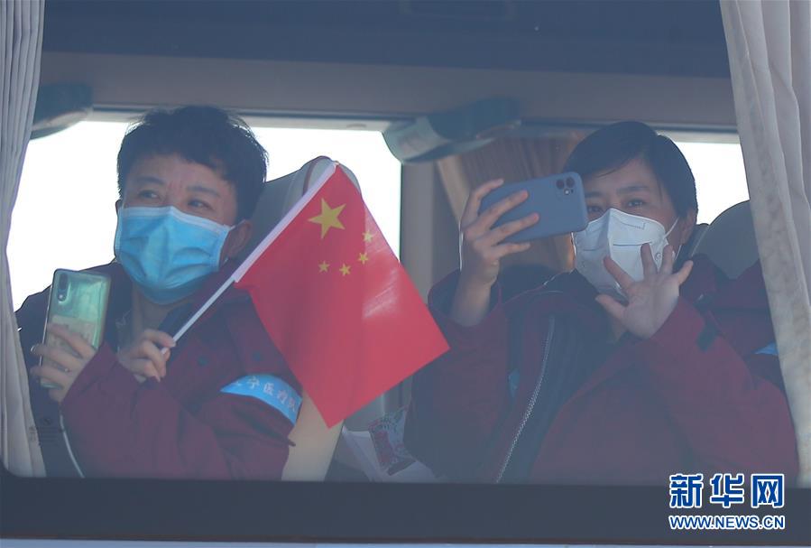 （在習(xí)近平新時(shí)代中國(guó)特色社會(huì)主義思想指引下&mdash;&mdash;新時(shí)代新作為新篇章&middot;習(xí)近平總書記關(guān)切事&middot;圖文互動(dòng)）（3）給你最溫暖的擁抱&mdash;&mdash;保護(hù)關(guān)心愛護(hù)抗疫一線醫(yī)務(wù)人員在行動(dòng)