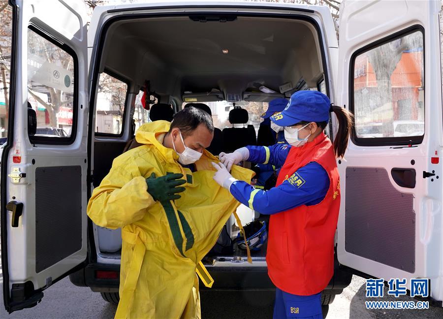 （習近平致敬的戰(zhàn)&ldquo;疫&rdquo;英雄&middot;志愿者篇&middot;圖文互動）（3）他們，微光成炬照征程