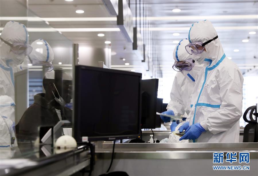 （聚焦疫情防控&middot;圖文互動）（4）用青春筑牢防疫&ldquo;長城&rdquo;&mdash;&mdash;上海青年突擊隊(duì)嚴(yán)守浦東國際機(jī)場第一線