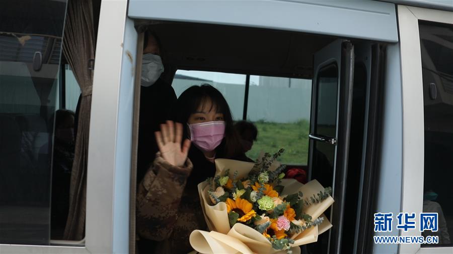 （新華全媒頭條&middot;習近平致敬的戰(zhàn)&ldquo;疫&rdquo;英雄&middot;武漢人民篇&middot;圖文互動）（3）壯哉，大武漢&mdash;&mdash;獻給英雄的武漢人民