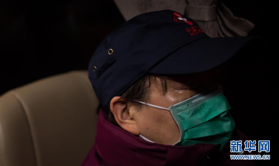 （新華全媒頭條&middot;習近平致敬的戰(zhàn)&ldquo;疫&rdquo;英雄&middot;武漢人民篇&middot;圖文互動）（11）壯哉，大武漢&mdash;&mdash;獻給英雄的武漢人民