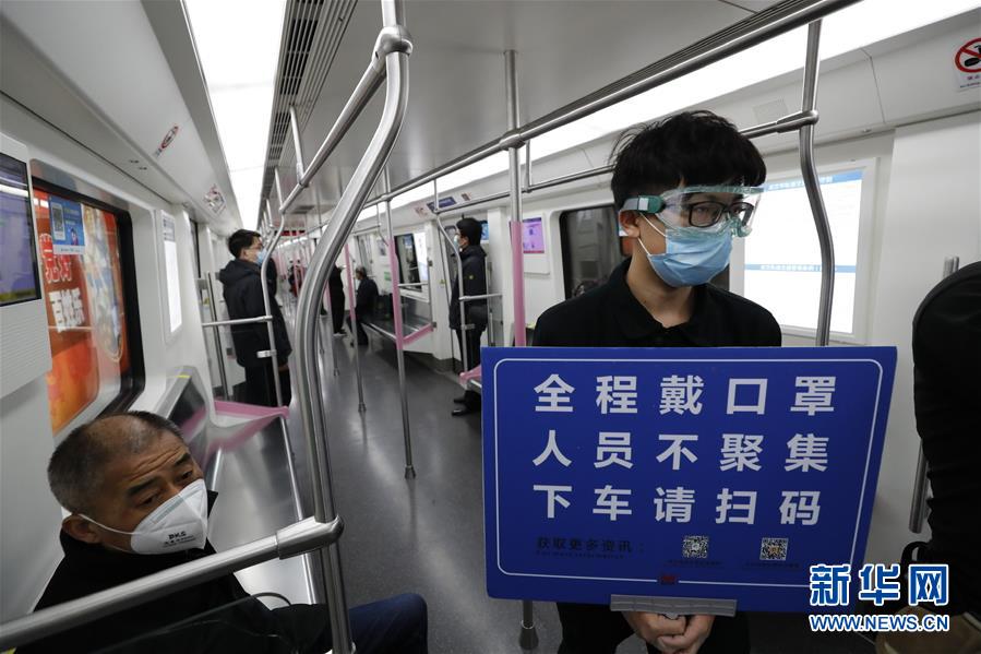 （新華全媒頭條&middot;習近平致敬的戰(zhàn)&ldquo;疫&rdquo;英雄&middot;武漢人民篇&middot;圖文互動）（13）壯哉，大武漢&mdash;&mdash;獻給英雄的武漢人民