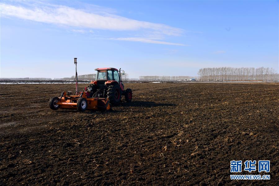 （在習(xí)近平新時代中國特色社會主義思想指引下&mdash;&mdash;新時代新作為新篇章&middot;習(xí)近平總書記關(guān)切事&middot;圖文互動）（4）希望的田野，希望的春天&mdash;&mdash;各地農(nóng)業(yè)生產(chǎn)新動態(tài)掃描