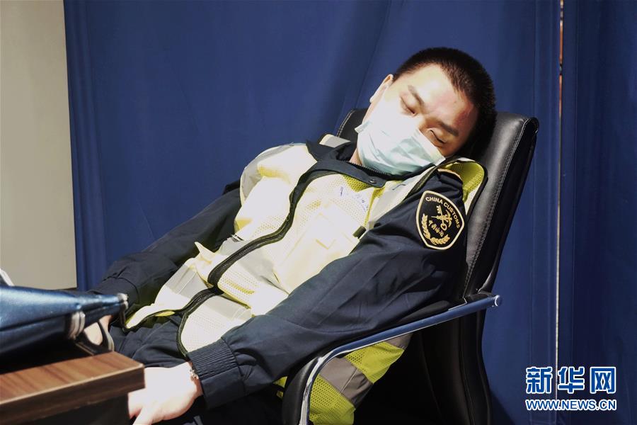 （一線抗疫群英譜&middot;圖文互動(dòng)）武漢天河機(jī)場(chǎng)海關(guān)王銳：堅(jiān)守國(guó)門一線69天 嚴(yán)防疫情輸入輸出