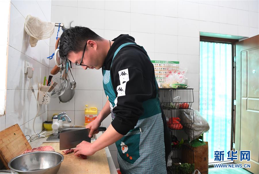 （一線抗疫群英譜&middot;圖文互動）（4）&ldquo;再年輕，也要學做頂梁柱&rdquo;&mdash;&mdash;記&ldquo;95后&rdquo;干警李文超