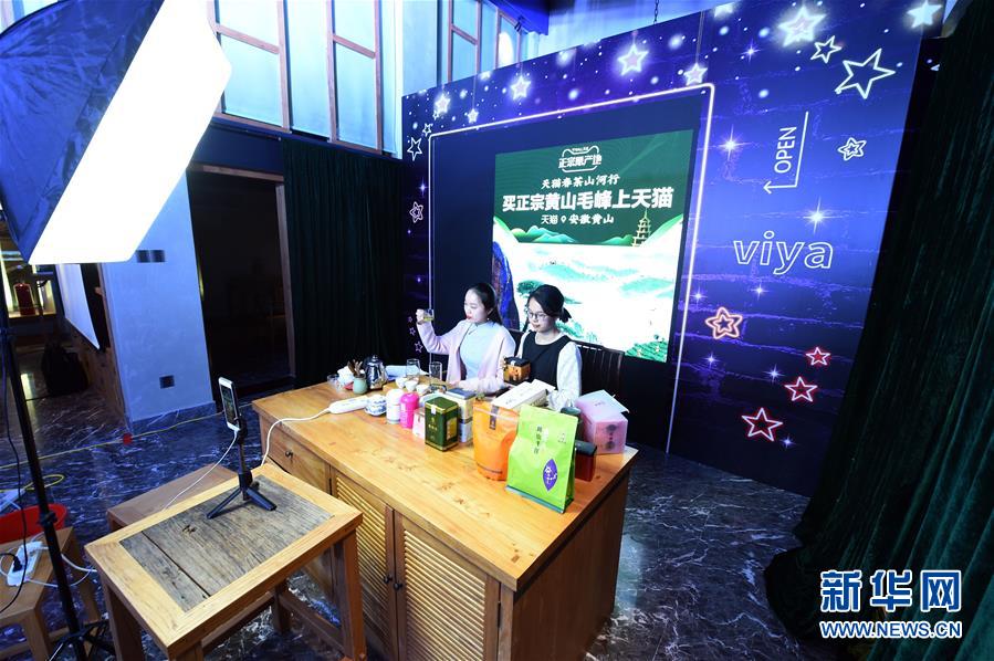 （在習(xí)近平新時代中國特色社會主義思想指引下&mdash;&mdash;新時代新作為新篇章&middot;習(xí)近平總書記關(guān)切事&middot;圖文互動）（11）讓城市更聰明　讓經(jīng)濟(jì)更智慧&mdash;&mdash;各地加快形成數(shù)字新動能促經(jīng)濟(jì)社會行穩(wěn)致遠(yuǎn)