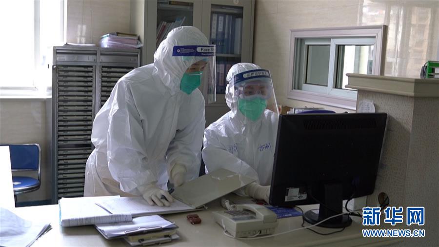 （一線抗疫群英譜&middot;圖文互動(dòng)）&ldquo;像父親一樣去戰(zhàn)斗&rdquo;&mdash;&mdash;記武警湖北省總隊(duì)醫(yī)院護(hù)師吉利 