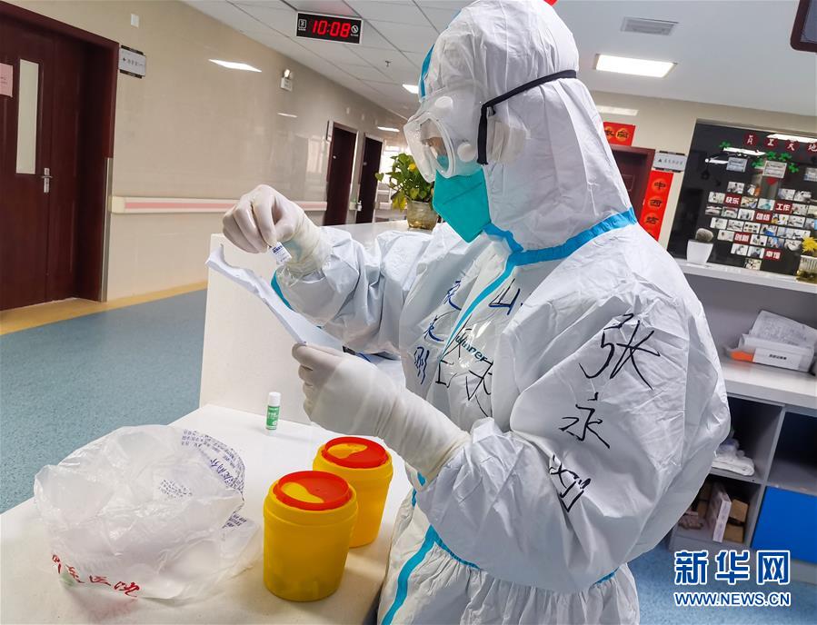 （一線抗疫群英譜&middot;圖文互動(dòng)）（2）護(hù)師張永剛：換一個(gè)&ldquo;戰(zhàn)場(chǎng)&rdquo;去戰(zhàn)斗