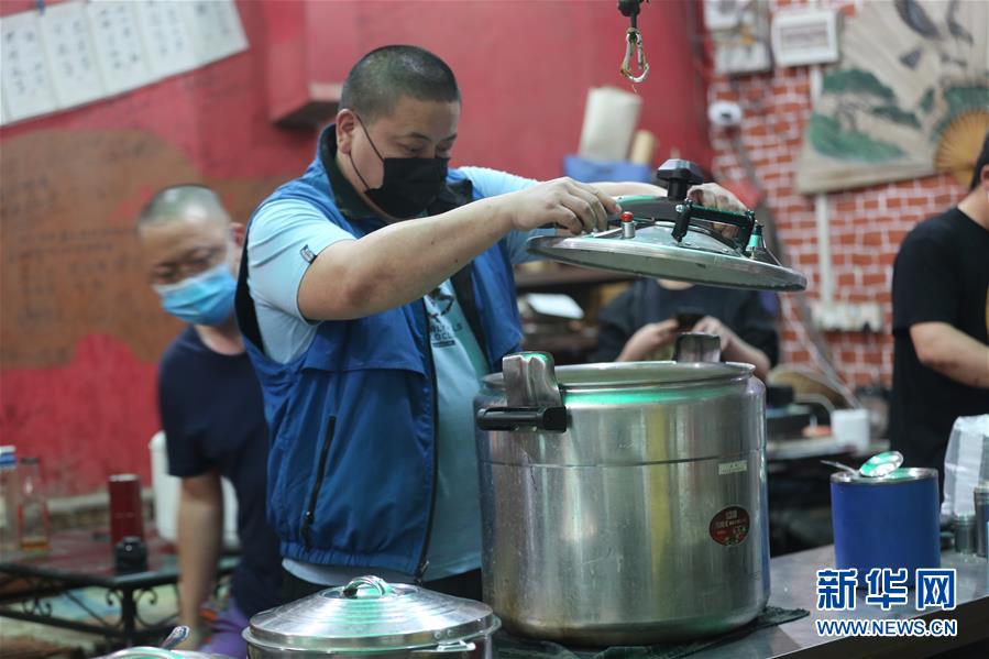 （國際疫情 &middot;圖文互動）（1）通訊：加德滿都中國人奉獻(xiàn)的&ldquo;愛心便當(dāng)&rdquo;