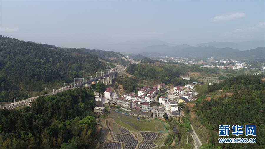 （決戰(zhàn)決勝脫貧攻堅(jiān)&middot;圖文互動(dòng)）（3）扶貧路上三人行