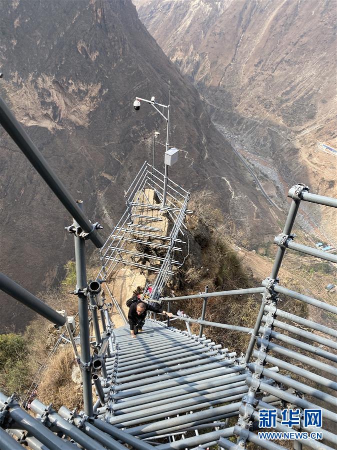 （在習(xí)近平新時代中國特色社會主義思想指引下&mdash;&mdash;新時代新作為新篇章&middot;習(xí)近平總書記關(guān)切事&middot;圖文互動）（2）啃下最后的硬骨頭&mdash;&mdash;脫貧攻堅掛牌督戰(zhàn)進(jìn)行時