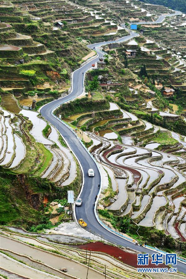 （在習(xí)近平新時代中國特色社會主義思想指引下&mdash;&mdash;新時代新作為新篇章&middot;習(xí)近平總書記關(guān)切事&middot;圖文互動）（9）啃下最后的硬骨頭&mdash;&mdash;脫貧攻堅掛牌督戰(zhàn)進(jìn)行時