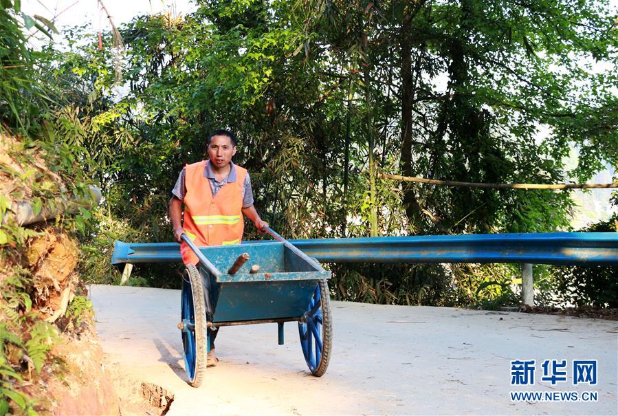 （在習(xí)近平新時代中國特色社會主義思想指引下&mdash;&mdash;新時代新作為新篇章&middot;習(xí)近平總書記關(guān)切事&middot;圖文互動）（10）啃下最后的硬骨頭&mdash;&mdash;脫貧攻堅掛牌督戰(zhàn)進(jìn)行時