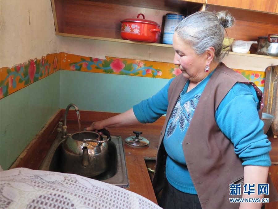 （新華全媒頭條&middot;圖文互動）（11）春天里的5個&ldquo;戰(zhàn)貧&rdquo;瞬間&mdash;&mdash;習(xí)近平總書記關(guān)于脫貧攻堅(jiān)決策部署指引攻克最后的深貧堡壘