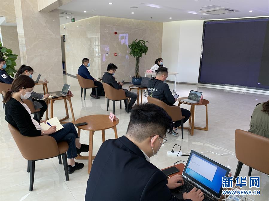 （聚焦復工復產(chǎn)&middot;圖文互動）（1）招聘&ldquo;不見面&rdquo; 溝通&ldquo;屏對屏&rdquo;&mdash;&mdash;江蘇徐州&ldquo;云招聘&rdquo;助力企業(yè)復工達產(chǎn)