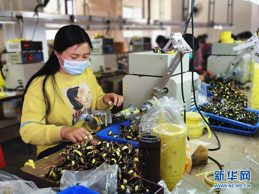 （決戰(zhàn)決勝脫貧攻堅(jiān)&middot;圖文互動(dòng)）（2）貧困戶的&ldquo;收入賬&rdquo;&mdash;&mdash;廣西極貧縣隆林各族自治縣見聞