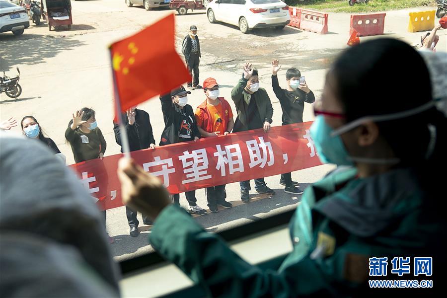 （聚焦疫情防控&middot;圖文互動）（1）分秒必爭！一切為了治病救人&mdash;&mdash;中國抗疫生命至上的生動實(shí)踐