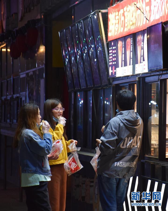 （圖文互動）（3）天津：&ldquo;夜經(jīng)濟(jì)&rdquo;為&ldquo;疫&rdquo;后城市帶來生機(jī)