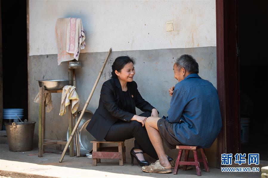 （圖文互動(dòng)）（2）扶貧干部唐華容：治疾病也治&ldquo;窮病&rdquo;