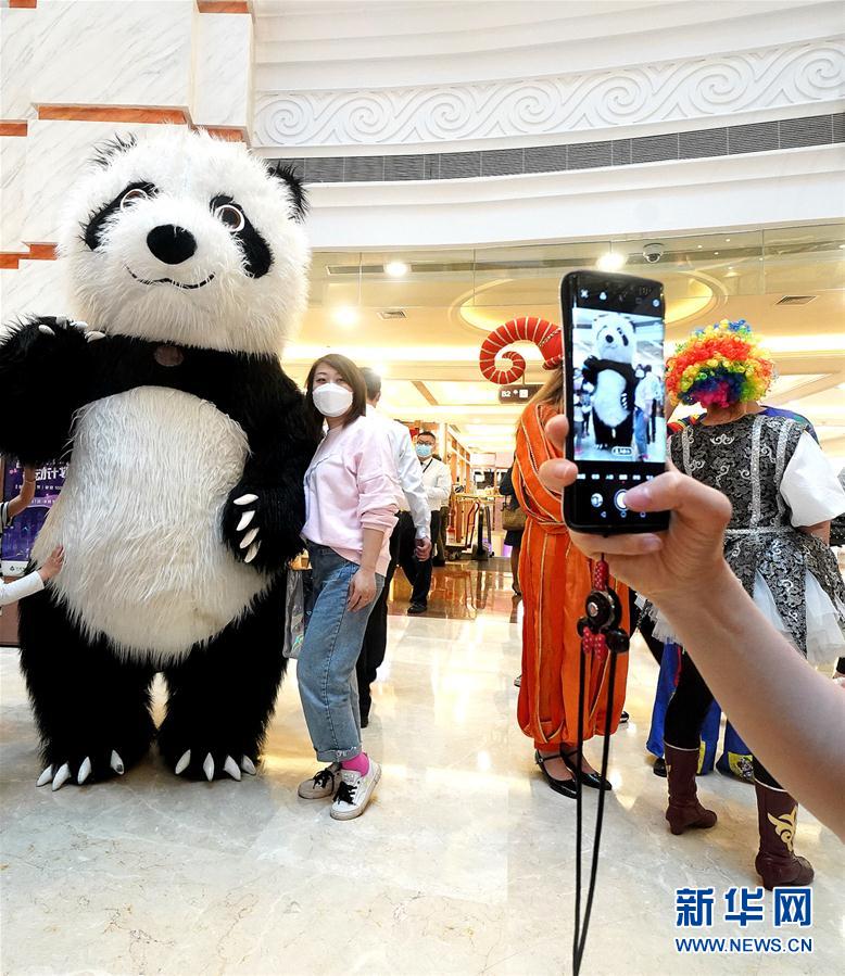 （新華全媒頭條&middot;圖文互動(dòng)）（8）人氣回暖 消費(fèi)復(fù)蘇 健康出行&mdash;&mdash;加長版&ldquo;五一&rdquo;假期觀察 