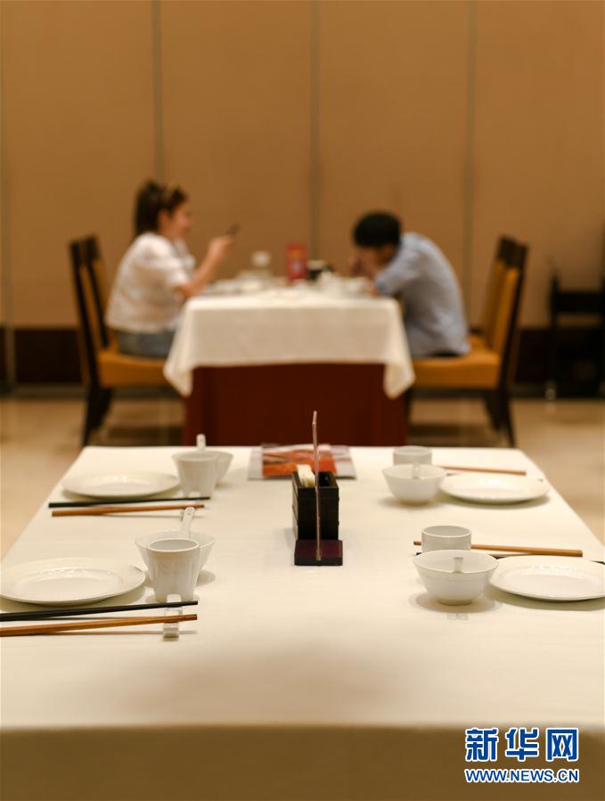 （新華全媒頭條&middot;圖文互動(dòng)）（9）人氣回暖 消費(fèi)復(fù)蘇 健康出行&mdash;&mdash;加長版&ldquo;五一&rdquo;假期觀察 