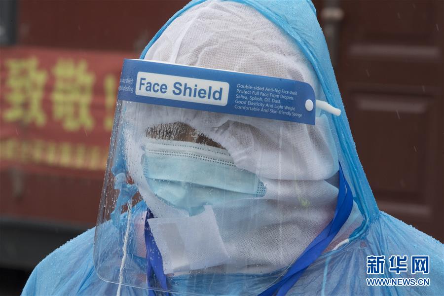 （在習(xí)近平新時(shí)代中國(guó)特色社會(huì)主義思想指引下&mdash;&mdash;新時(shí)代新作為新篇章&middot;習(xí)近平總書(shū)記關(guān)切事&middot;圖文互動(dòng)）（7）祛疫未竟 征衣不解&mdash;&mdash;綏芬河小城的抗疫故事