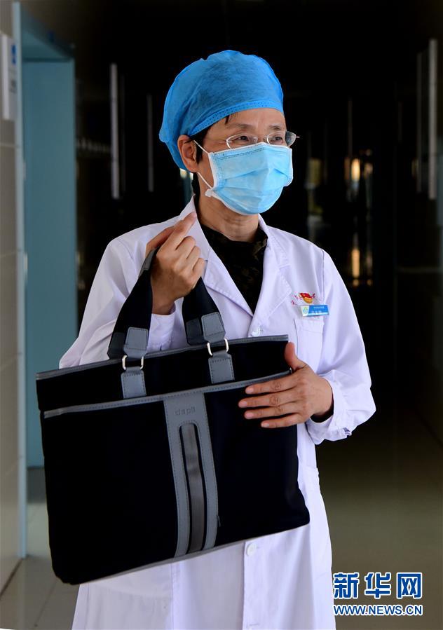 （圖文互動(dòng)）（1）會(huì)說(shuō)話的戰(zhàn)&ldquo;疫&rdquo;包&mdash;&mdash;縣醫(yī)院女院長(zhǎng)白金娥抗疫故事