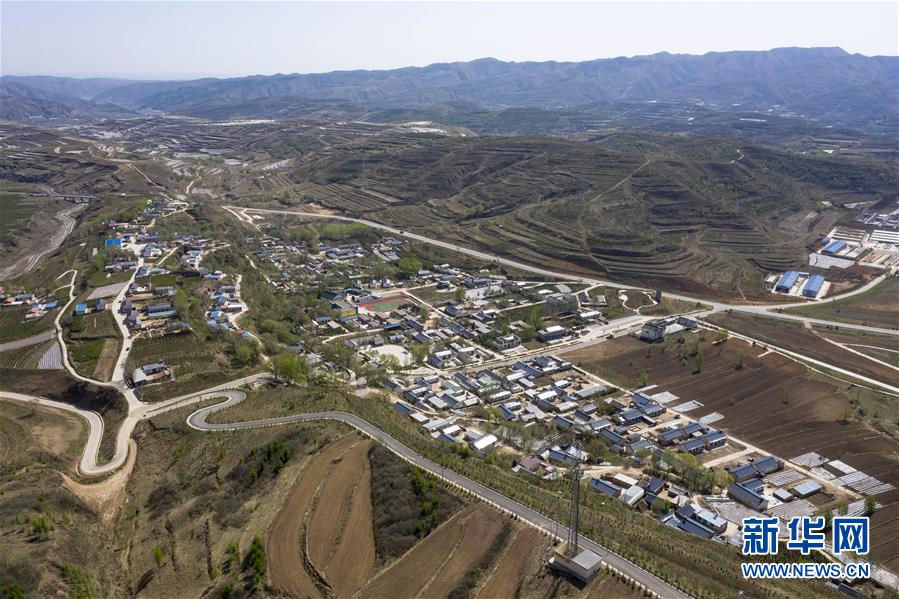 （新華全媒頭條&middot;圖文互動(dòng)）（4）初夏，循著總書記的腳步探訪產(chǎn)業(yè)扶貧新事