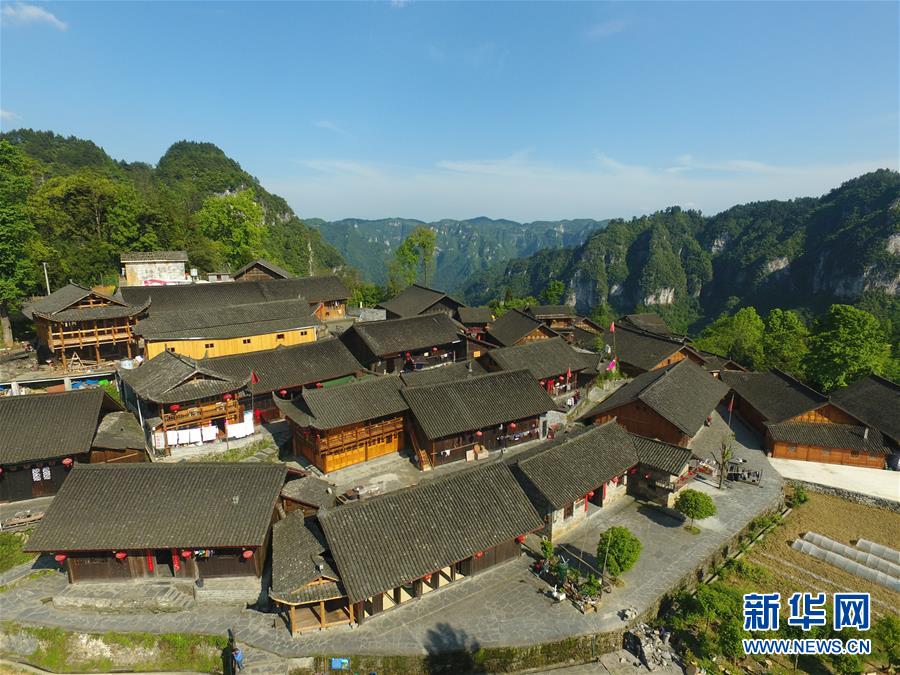 （新華全媒頭條&middot;圖文互動(dòng)）（6）初夏，循著總書記的腳步探訪產(chǎn)業(yè)扶貧新事