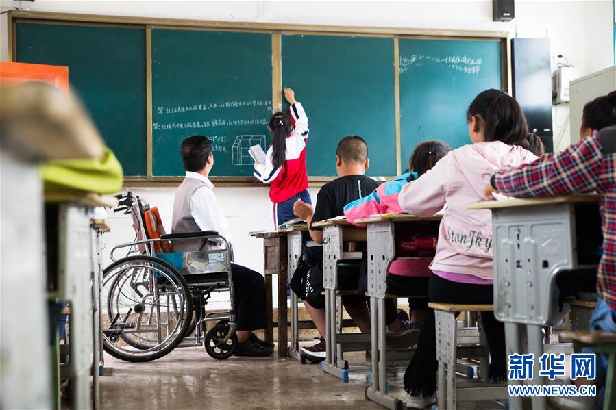 （新華全媒頭條&middot;圖文互動(dòng)）（2）刺梨花開(kāi)滿山紅&mdash;&mdash;記在貴州脫貧攻堅(jiān)一線奮斗的殘疾人